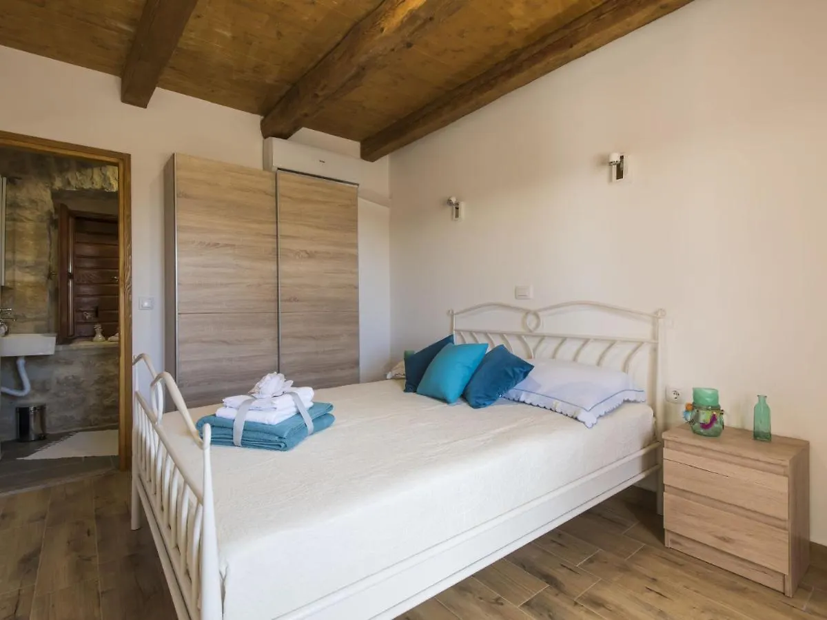 Cozy Holiday Home In Opot With Private Pool Benkovac