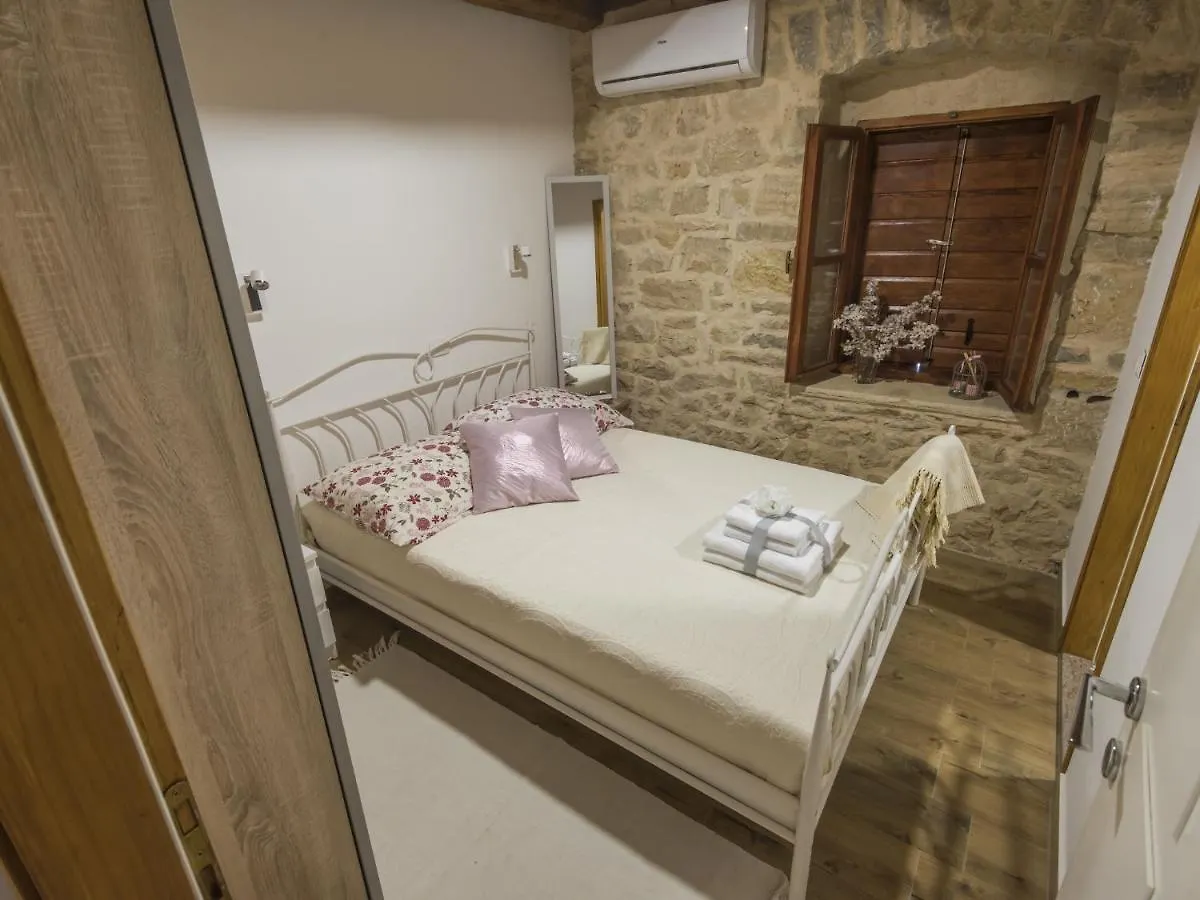 Cozy Holiday Home In Opot With Private Pool Benkovac