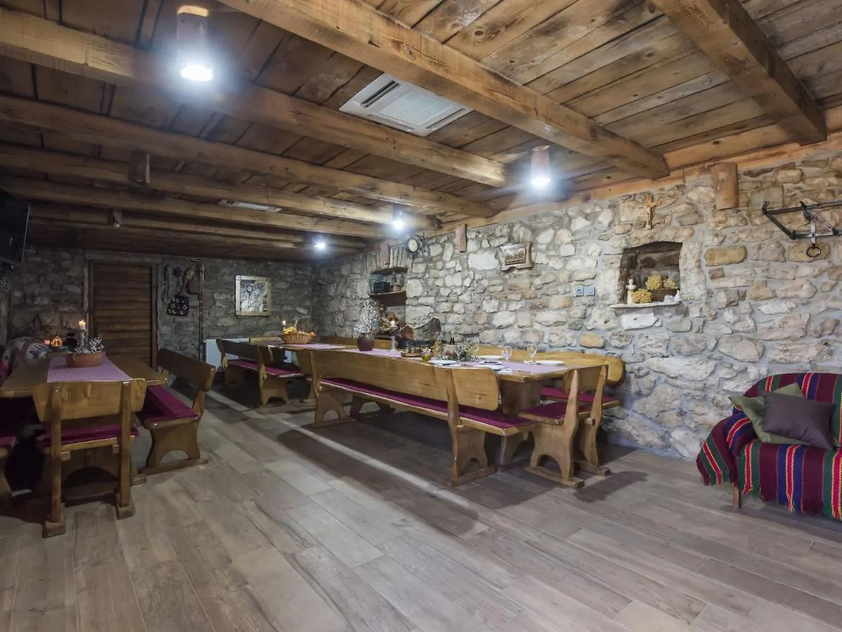 Cozy Holiday Home In Opot With Private Pool Benkovac