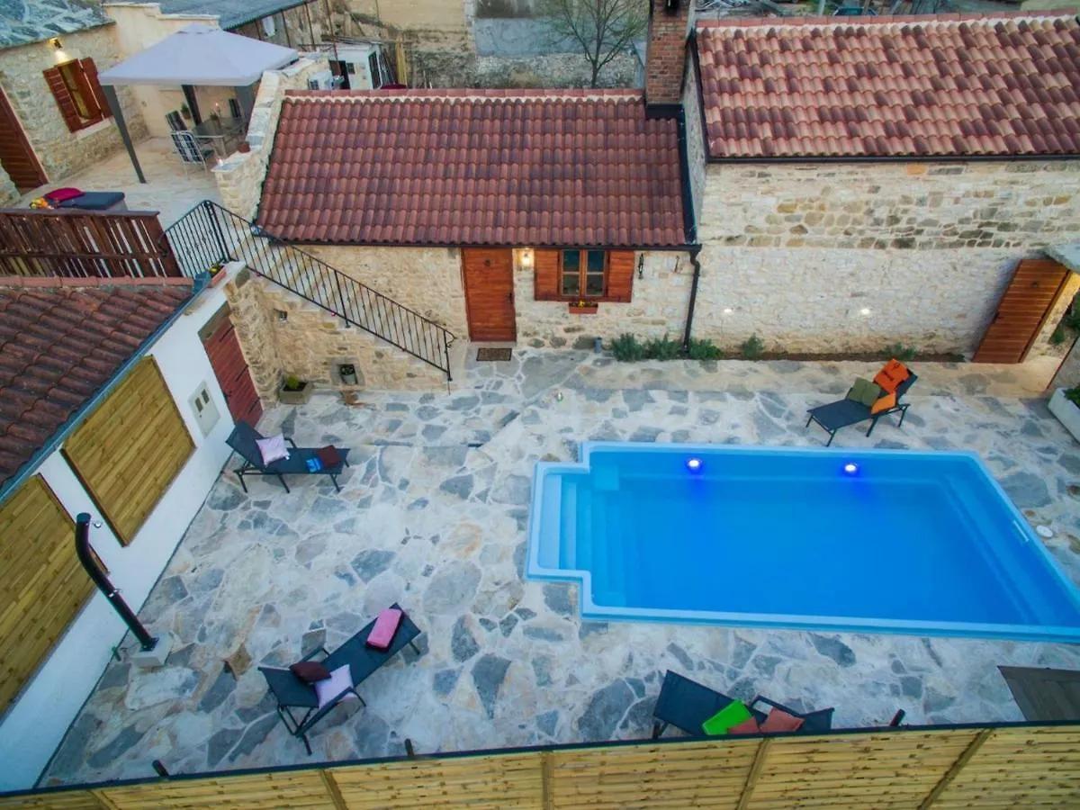 Cozy Holiday Home In Opot With Private Pool Benkovac